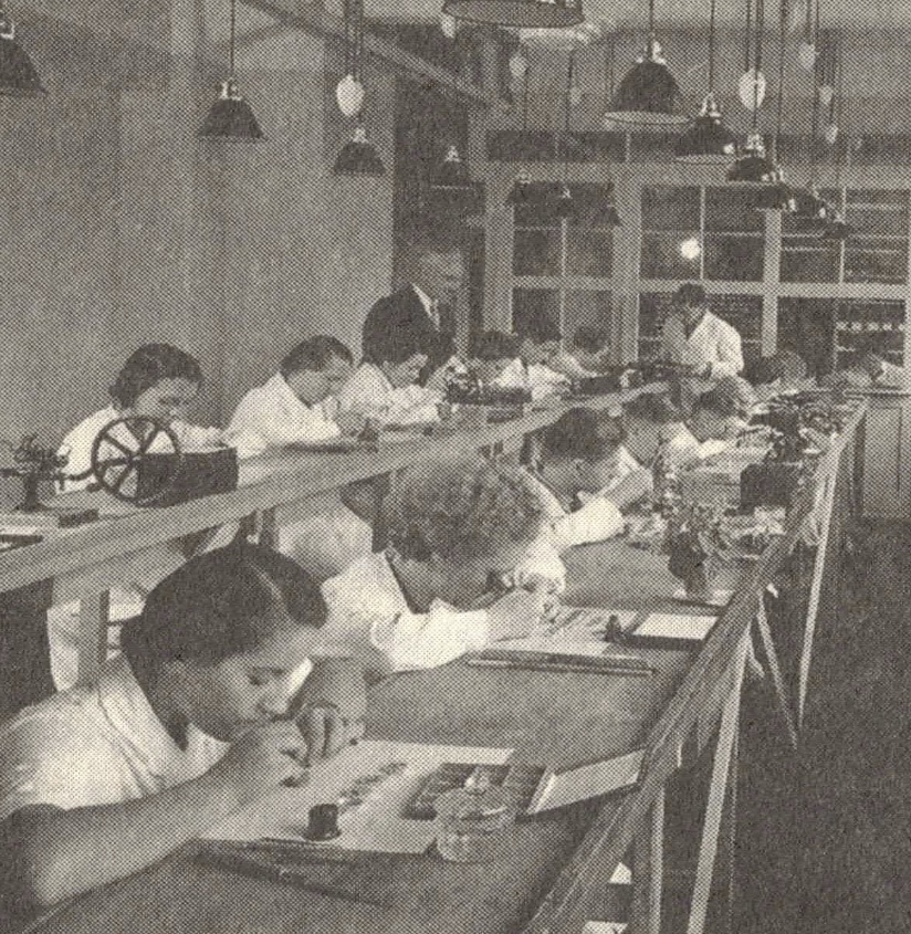 Blick in die Pforzheimer Uhrmacherwerkstatt der Firma Fritz Harms